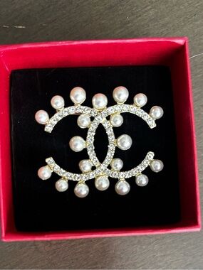 Pearl & Crystal Double-C Chanel Logo Broochs